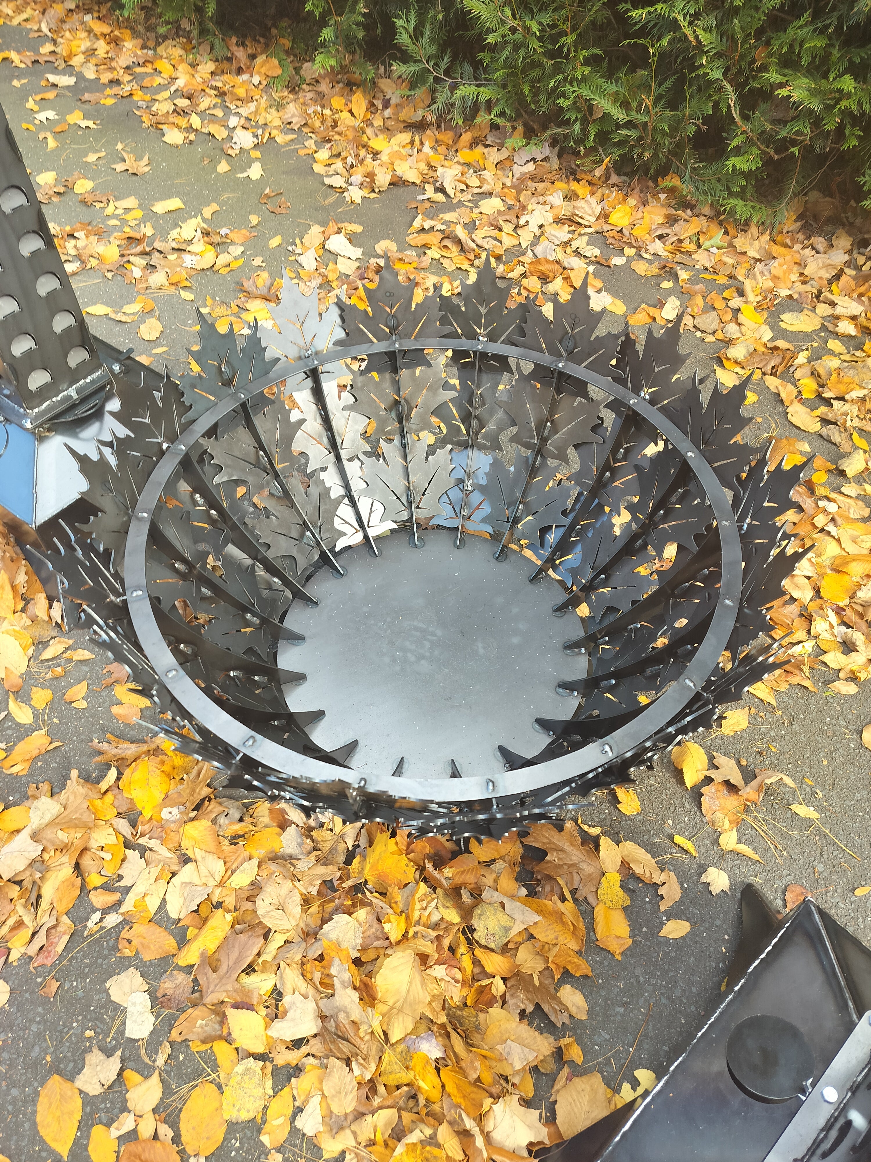 36" Mapleleaf firepit