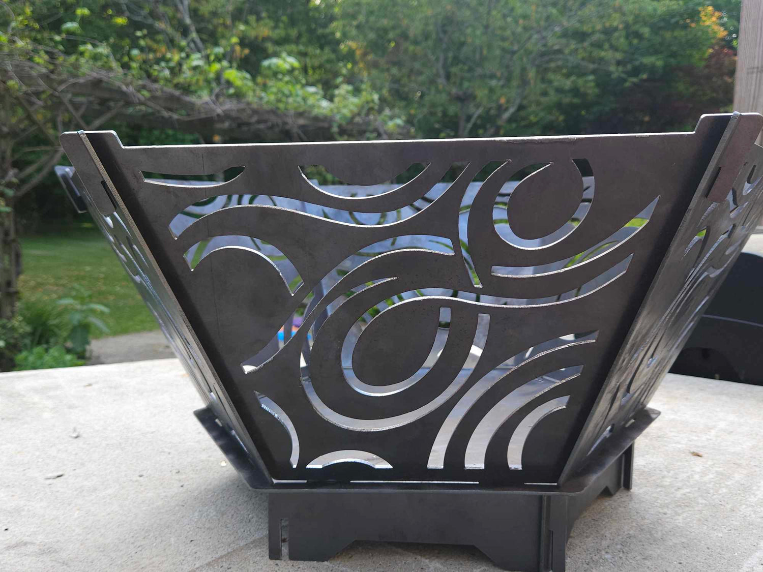 24&quot; collapsable swirl pattern firepit with cooktop